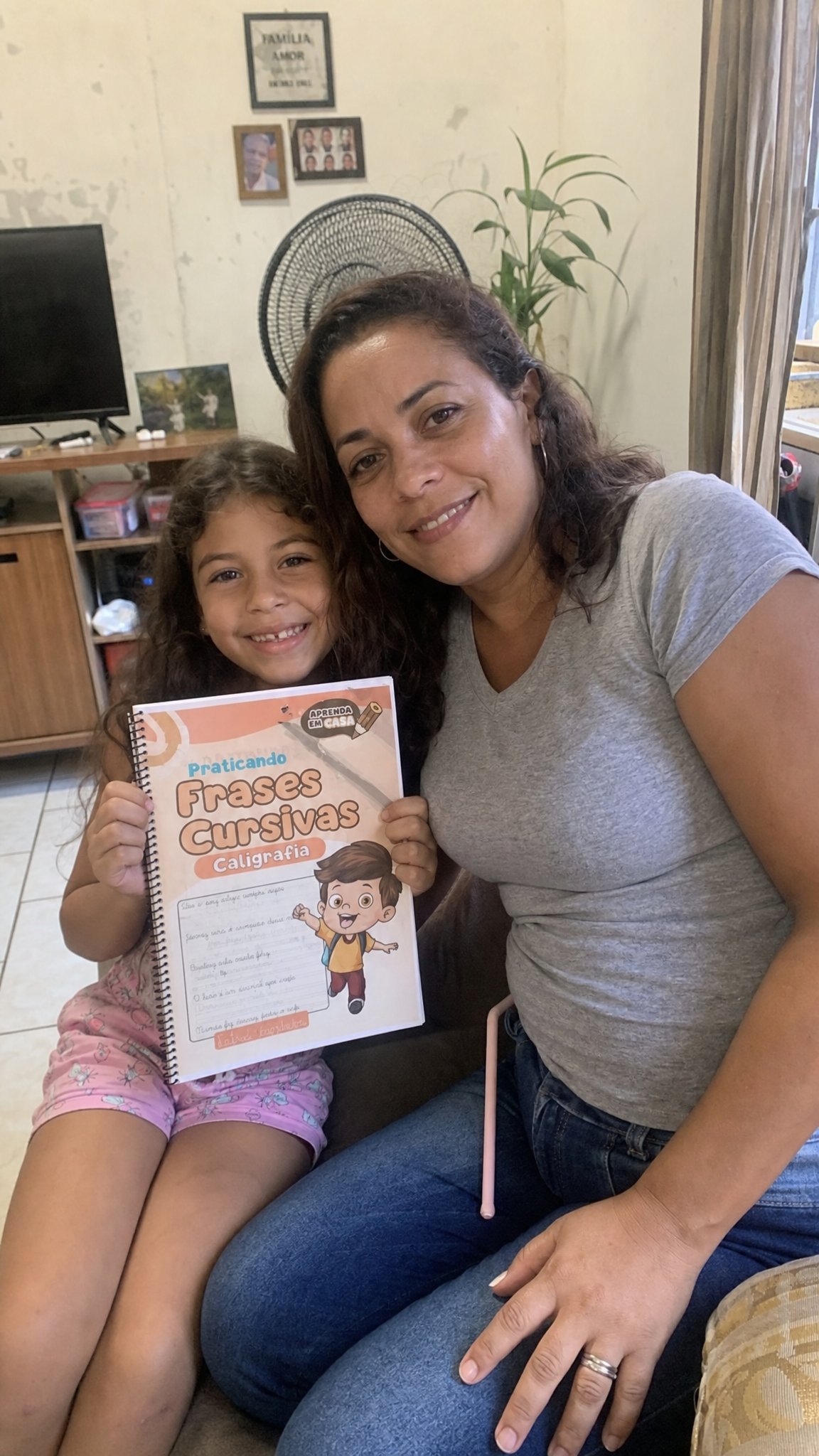 Menino fazendo atividades